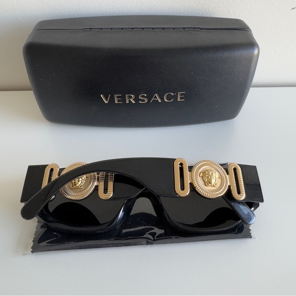 VERSACE BLACK MEDUSA BIGGIE SUNGLASSES - Picture 2 of 7